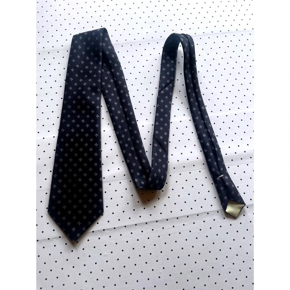 Tattersall Mens Silk Tie Navy Blue Red White Geometric Medallion Pattern Classic